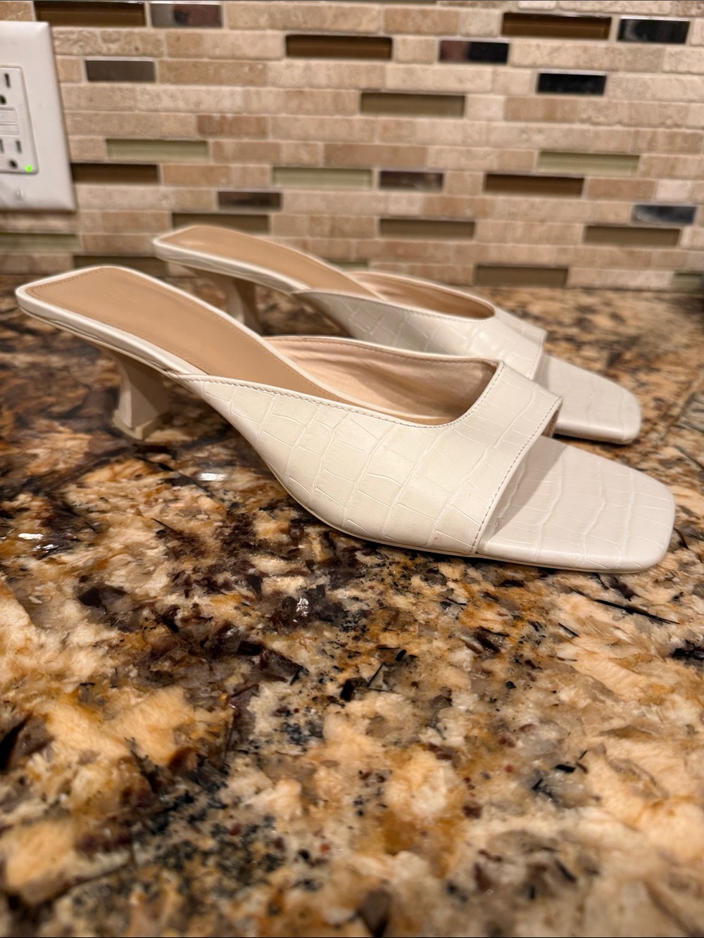 H&M Cream Croc-Embossed Square-Toe Mule Heels - Picture 2 of 5